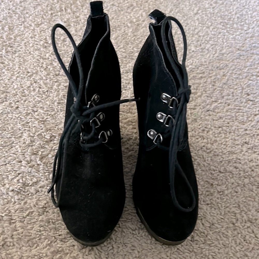 Steve Madden Dessertt booties - black size 5.5